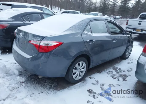 2015 Toyota Corolla Le z USA, uszkodzony, nr VIN 5YFBURHEXFP231231